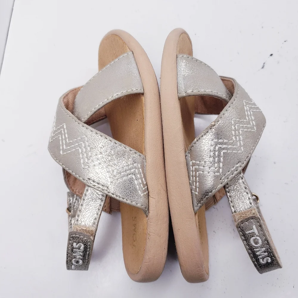 Toms Desert Taupe Shimmer Faux Leather Tiny Viv Sandals Girls Toddler Size 8